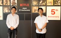 ネットフリックスのコンテンツ・アクイジション部門の坂本和隆ディレクター （左）と佐藤信介監督