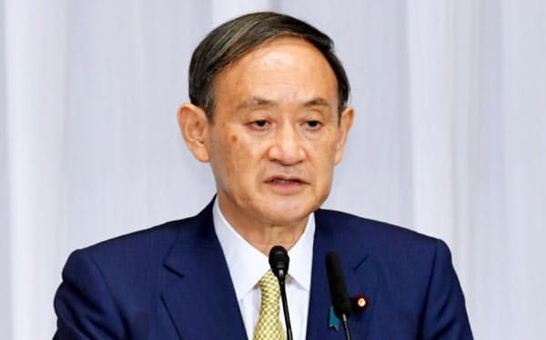 自民党総裁選に立候補し、演説する菅官房長官(8日、自民党本部)