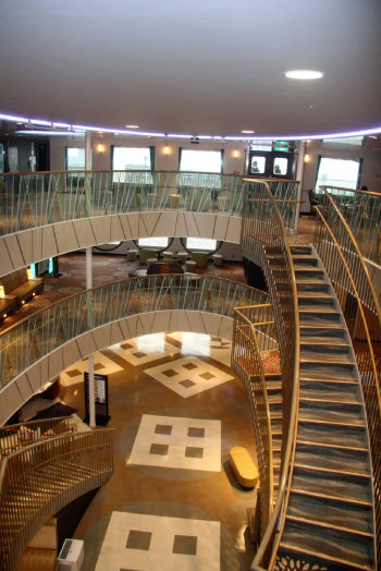 さんふらわあ 関西 九州結んで半世紀 幾度の荒波 日本経済新聞 さんふらわあ 関西 九州結んで半世紀 幾度の荒波 日本経済新聞