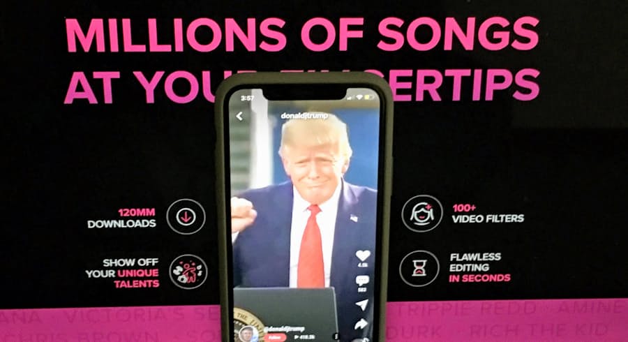 記者ブログ トランプ大統領からのsms 日本経済新聞