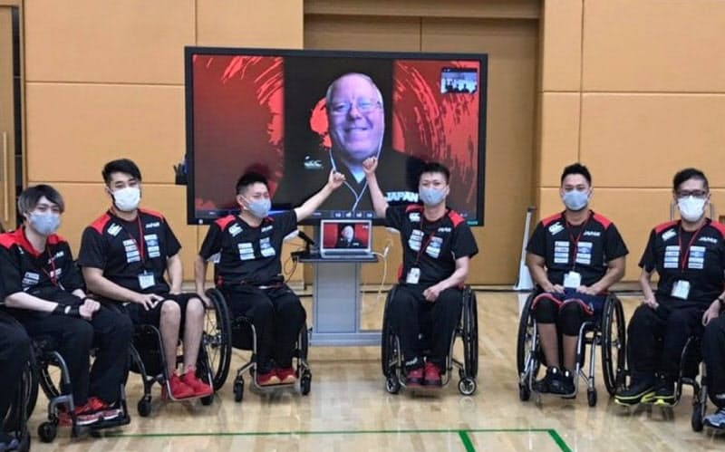 7月の合宿でモニターに映ったオアーHCと日本代表候補の選手たち(日本車いすラグビー連盟提供) 7月の合宿でモニターに映ったオアーHCと日本代表候補の選手たち(日本車いすラグビー連盟提供)