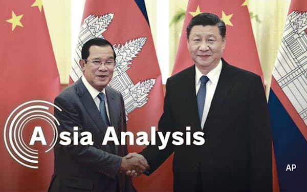 カンボジアはわずか半年間の交渉で、中国とのFTAに合意した（20年2月、訪中して習近平国家主席=右=と会談したフン・セン首相）=新華社提供・AP