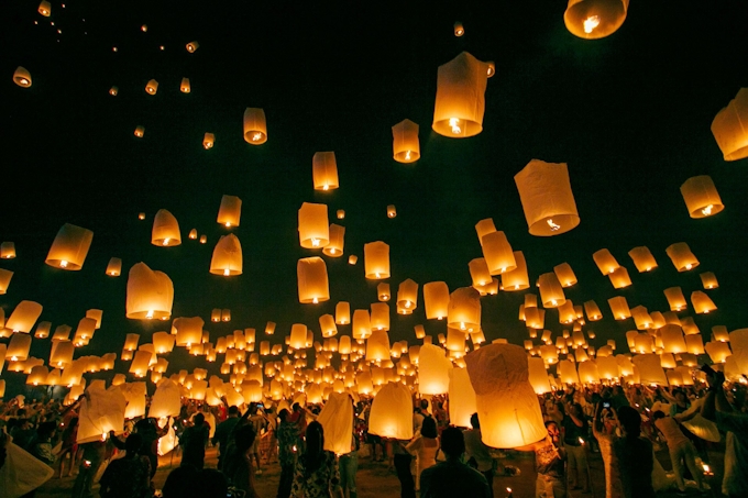 新型コロナ タイ北部の温泉村 空飛ぶランタン祭りで村おこし 日本経済新聞