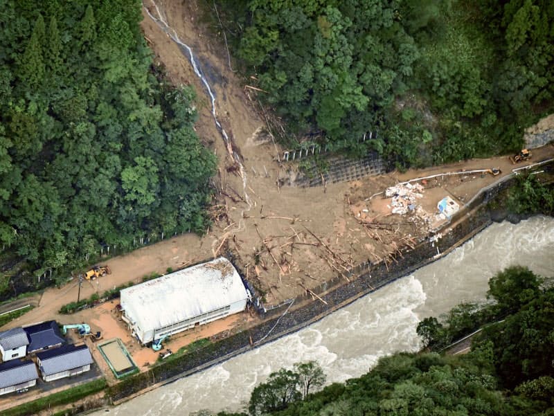 台風10号に伴う土砂崩れで、建設会社「相生組」の事務所兼住宅が流された現場(宮崎県椎葉村)=共同 台風10号に伴う土砂崩れで、建設会社「相生組」の事務所兼住宅が流された現場(宮崎県椎葉村)=共同