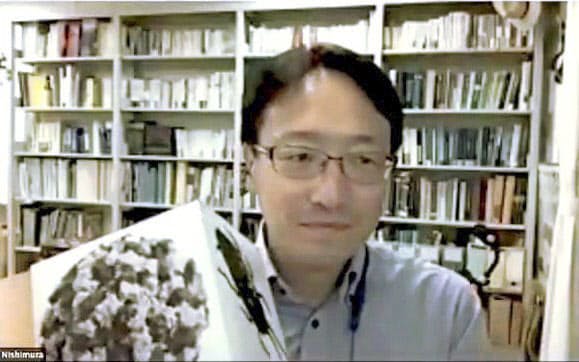 オンラインで開かれた「イグ・ノーベル賞」の授賞式に登場した京都大霊長類研究所の西村剛准教授(17日)=共同 オンラインで開かれた「イグ・ノーベル賞」の授賞式に登場した京都大霊長類研究所の西村剛准教授(17日)=共同