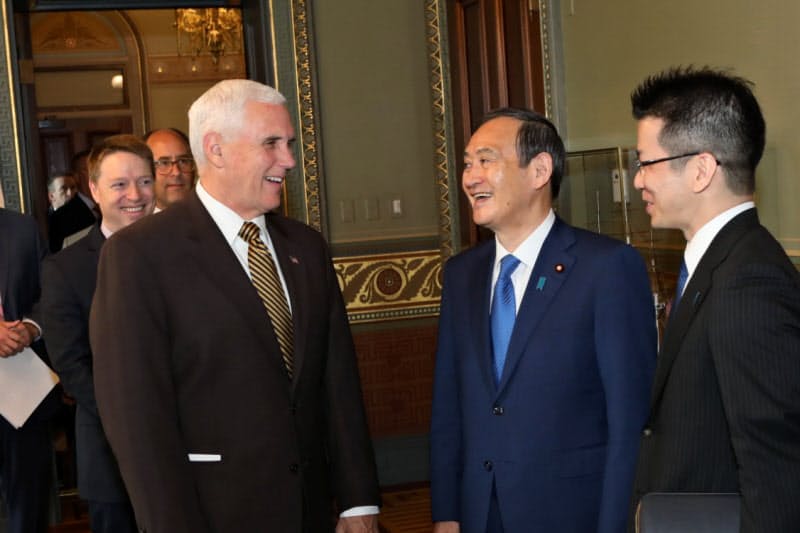菅義偉首相は外交手腕が未知数といわれる(官房長官時代の2019年5月、訪問先の米ワシントンでペンス米副大統領と会談する菅首相)=在米国日本大使館撮影 菅義偉首相は外交手腕が未知数といわれる(官房長官時代の2019年5月、訪問先の米ワシントンでペンス米副大統領と会談する菅首相)=在米国日本大使館撮影
