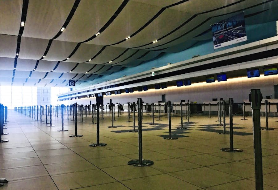 新型コロナ 新千歳空港 国内旅客65 減 8月 国際線はゼロ 日本経済新聞