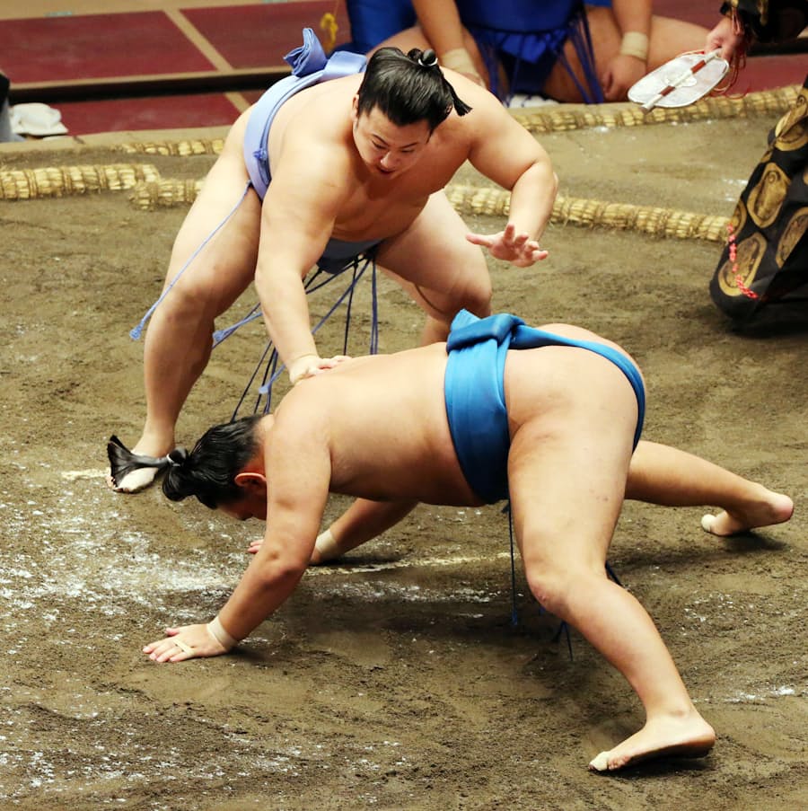 翔猿 新入幕対決制す 朝青龍のおい突き落とす 日本経済新聞