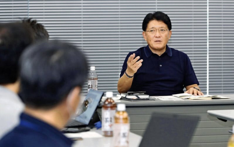 「デジタル庁」創設に向けた検討会に出席した平井卓也デジタル改革相(19日、東京都港区) 「デジタル庁」創設に向けた検討会に出席した平井卓也デジタル改革相(19日、東京都港区)