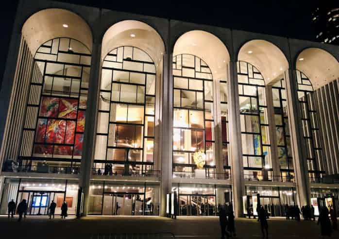 新型コロナ Nyメトロポリタン歌劇場 全公演中止 再開は来年9月 日本経済新聞