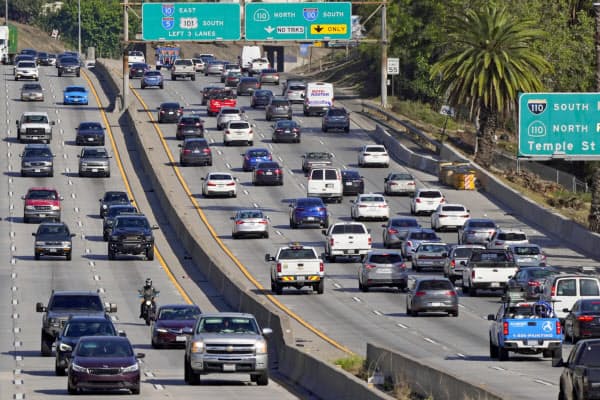 カリフォルニア州では温暖化ガスの5割を運輸部門が排出している(ロサンゼルス市)=AP