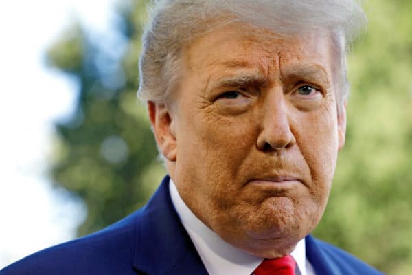 トランプ米大統領は大統領選での郵便投票で不正が起きやすくなると主張している=ロイター