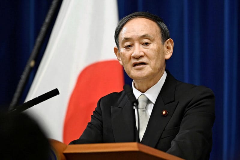 携帯電話料金の引き下げを目指している菅首相=共同 携帯電話料金の引き下げを目指している菅首相=共同