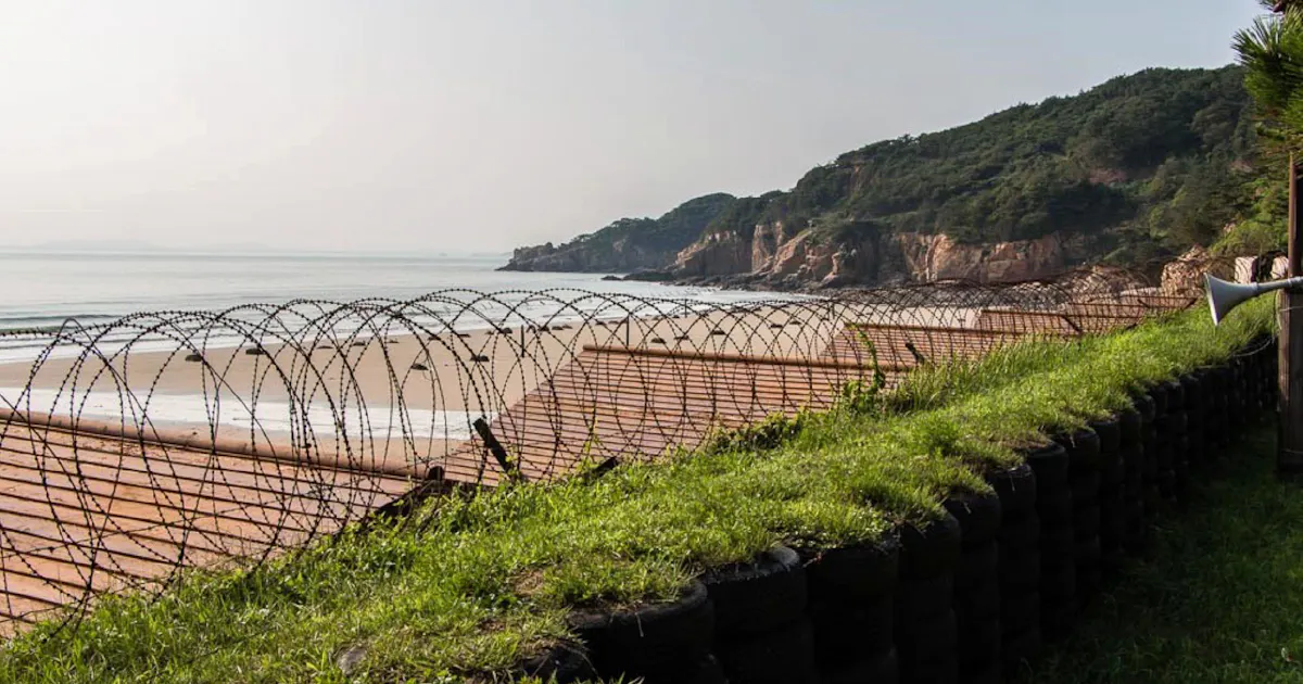 北朝鮮軍が韓国人男性を射殺 境界線付近の海上で 日本経済新聞