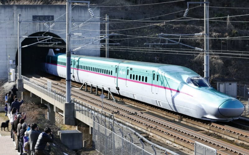 北海道新幹線は年末年始に通常より時速50キロメートル速い最高時速210キロメートルで運行する