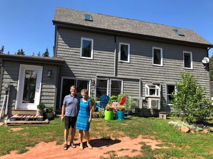 ネットで ホームステイ クラブツーリズムとイーオン 日本経済新聞