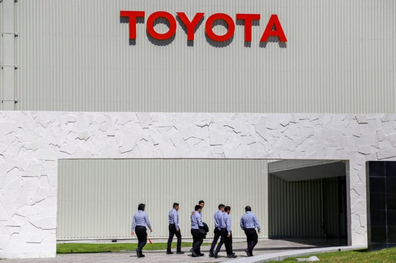 トヨタのメキシコ中部の工場(2月、グアナフアト州アパセオエルグランデ)=ロイター トヨタのメキシコ中部の工場(2月、グアナフアト州アパセオエルグランデ)=ロイター