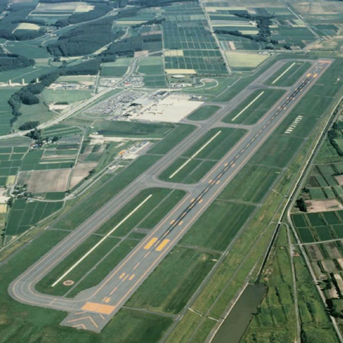 新型コロナ 旭川空港が完全民営化 10月から北海道エアポート運営 日本経済新聞 新型コロナ 旭川空港が完全民営化 10月から北海道エアポート運営 日本経済新聞