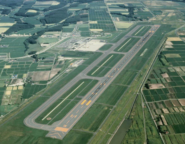 新型コロナ 旭川空港が完全民営化 10月から北海道エアポート運営 日本経済新聞