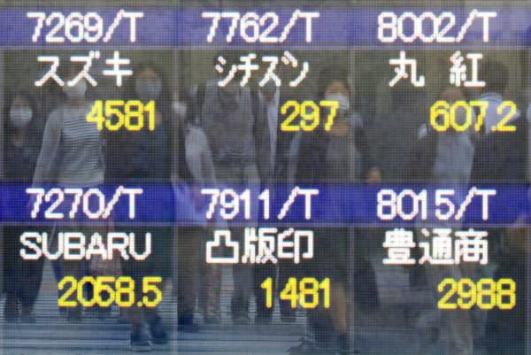 東証の取引が再開し、値が表示される株価ボード(2日午前、東京都中央区)