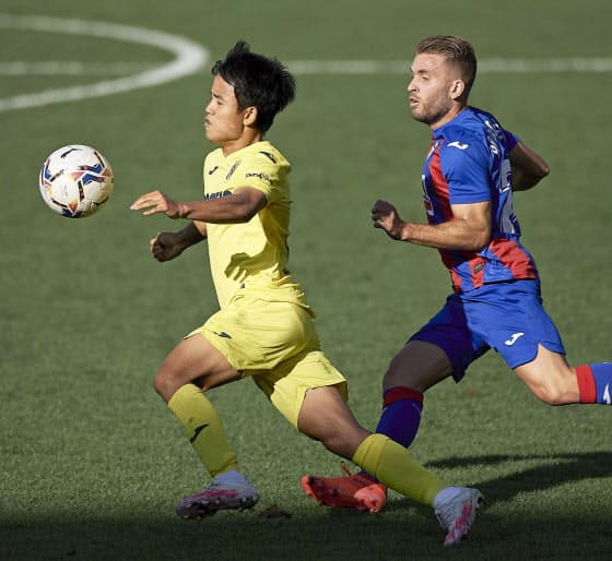 10月のアフリカ勢との親善試合では久保(左)が最大の注目となる=共同