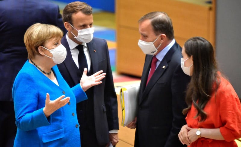 ドイツのメルケル首相は巨額のコロナ対策をめぐり紛糾したEU首脳会議を議長国として手堅くまとめ上げた(7月18日、ブリュッセル)=ロイター ドイツのメルケル首相は巨額のコロナ対策をめぐり紛糾したEU首脳会議を議長国として手堅くまとめ上げた(7月18日、ブリュッセル)=ロイター