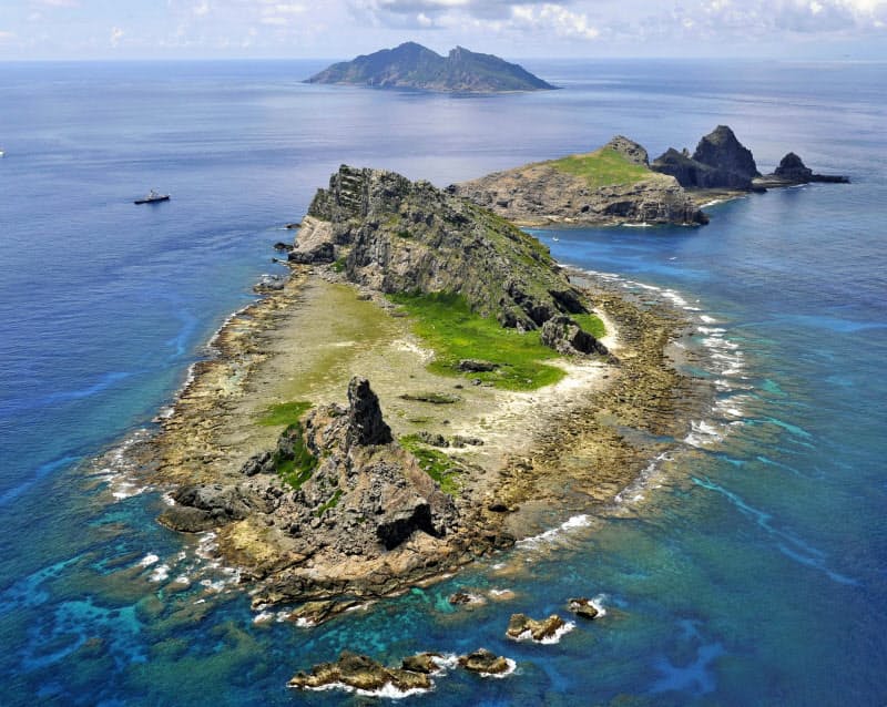 沖縄県の尖閣諸島(2012年9月)=共同 沖縄県の尖閣諸島(2012年9月)=共同