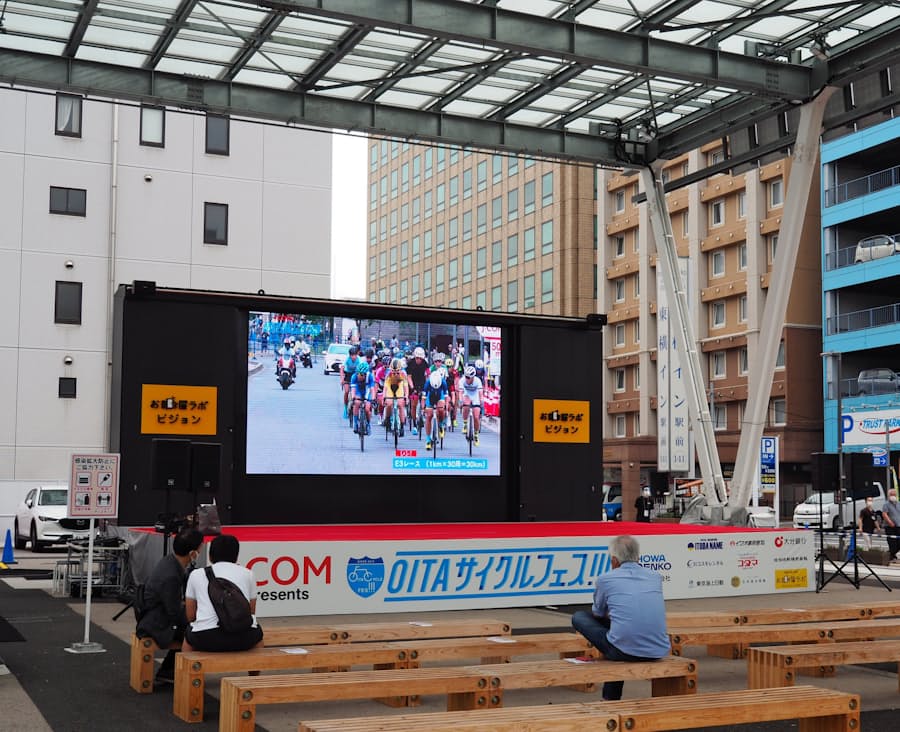 大分駅前広場に大型ビジョン 試合観戦などに活用 日本経済新聞