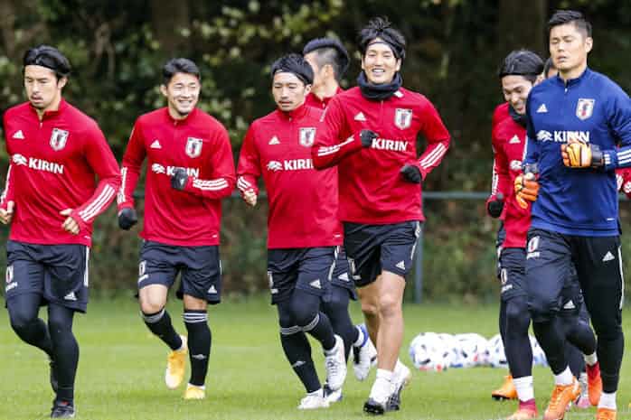 海外組同士の競争の場に サッカー日本の欧州遠征 日本経済新聞