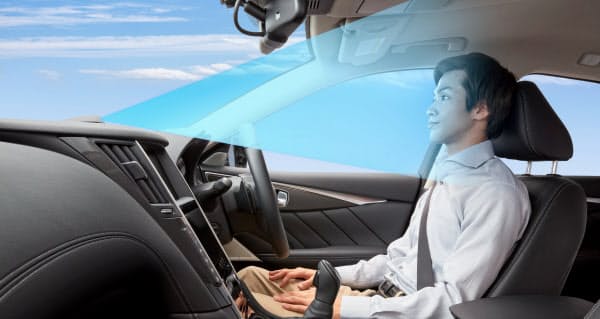 日産は昨年発表した新型「スカイライン」に高速道路での手放し運転機能を搭載した