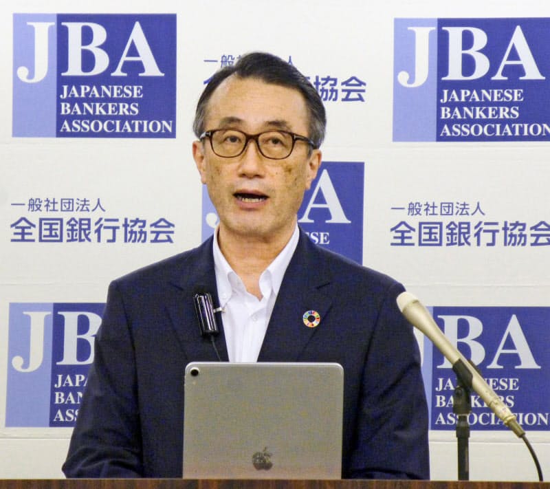 LIBOR廃止に備えてメガバンクの果たすべき役割は大きい(会見する三毛兼承・全銀協会長=三菱UFJ銀行頭取) LIBOR廃止に備えてメガバンクの果たすべき役割は大きい(会見する三毛兼承・全銀協会長=三菱UFJ銀行頭取)