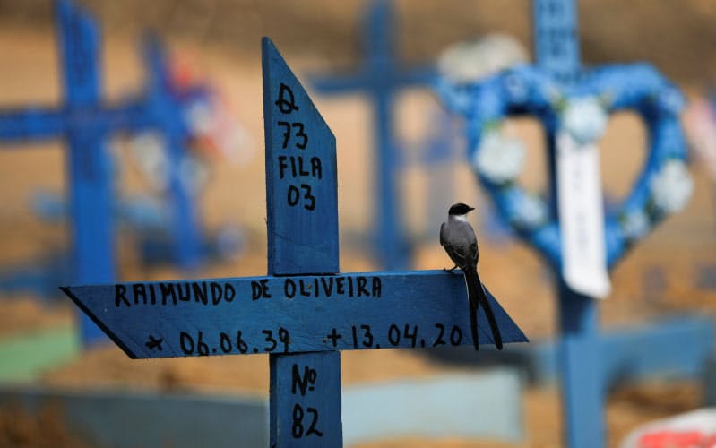 ブラジルのマナウスでは新型コロナの感染で死亡する人が減っていたが、数週間前から再び増えた=ロイター ブラジルのマナウスでは新型コロナの感染で死亡する人が減っていたが、数週間前から再び増えた=ロイター