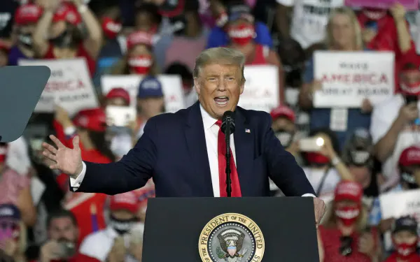 12日、南部フロリダ州で選挙集会を再開したトランプ米大統領=AP