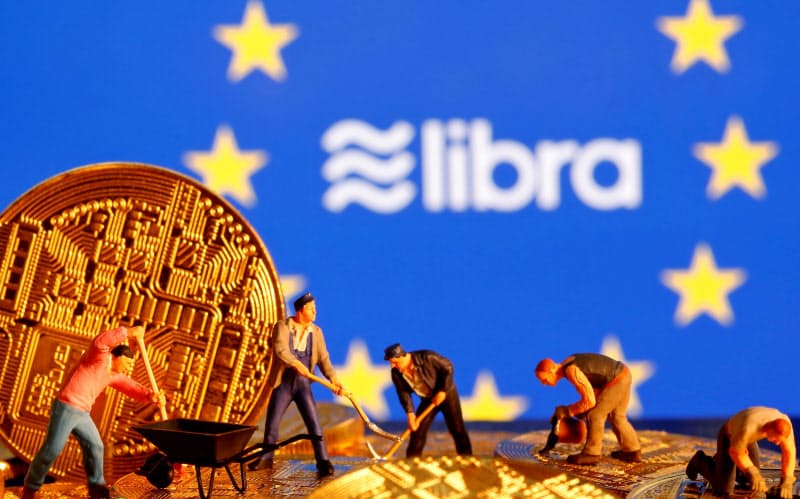 リブラなど民間の動きを受け、各国の中銀もデジタル通貨の導入の検討に入っている=ロイター リブラなど民間の動きを受け、各国の中銀もデジタル通貨の導入の検討に入っている=ロイター