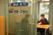 「SBIマネープラザ浜松」(浜松市)には1日平均1~2人の来客がある 「SBIマネープラザ浜松」(浜松市)には1日平均1~2人の来客がある