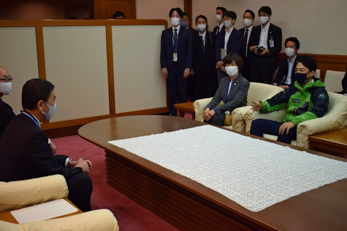 宮城知事 小泉原子力防災担当相と会談 女川の避難で意見交換 日本経済新聞