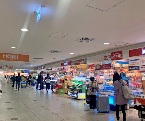 新型コロナ 新千歳空港 9月の国内線旅客59 減 日本経済新聞