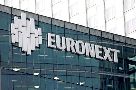 ユーロネクストは仏・オランダなど欧州6カ国で株式市場を運営している(仏パリの拠点)=ロイター