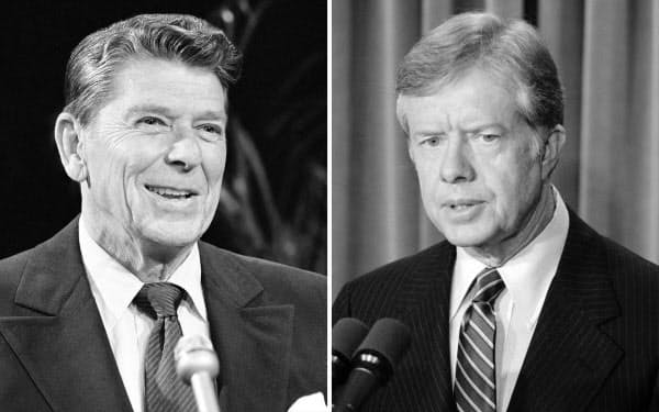 レーガン氏(写真左)とカーター氏(1980年)=AP