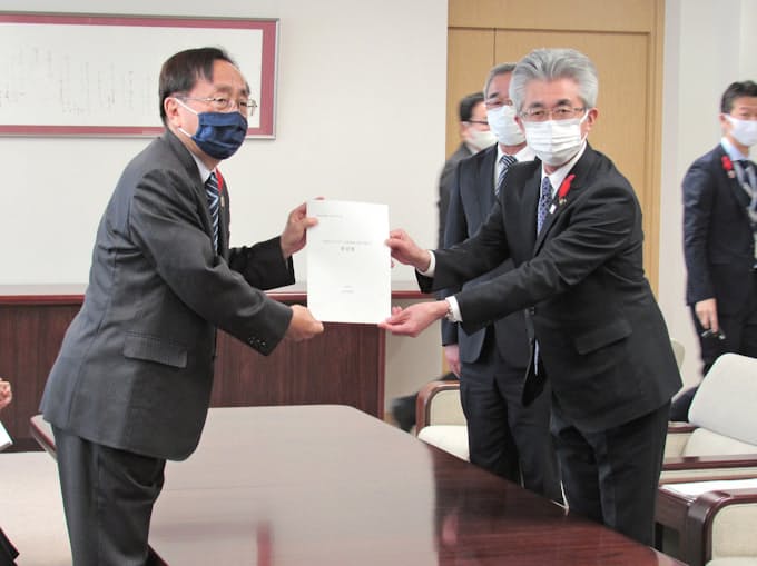 青森県弘前市 クラスター発生で県に支援要望 日本経済新聞