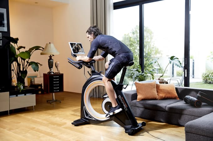 Mtgがオンラインジム 自宅で10分間の効率筋トレ 日本経済新聞