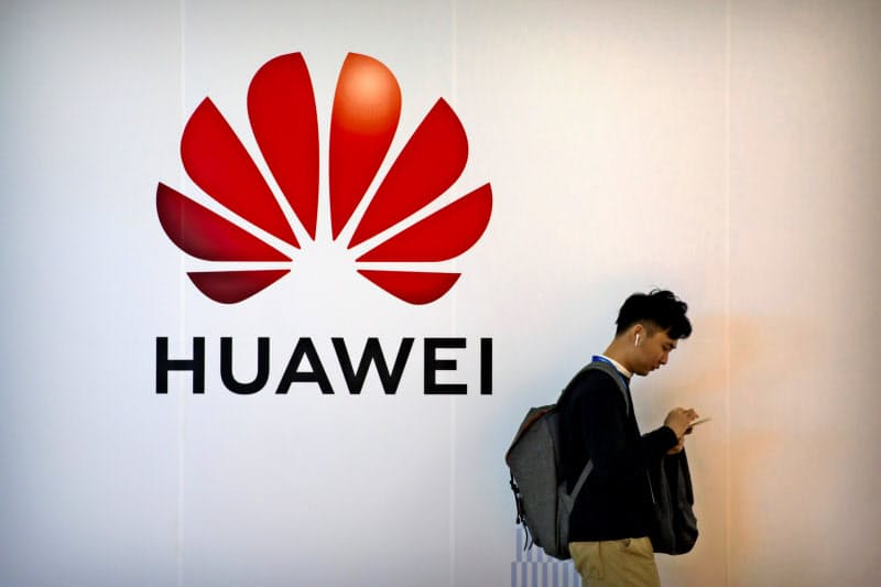 ファーウェイを5G網から排除する国が増えている=AP ファーウェイを5G網から排除する国が増えている=AP
