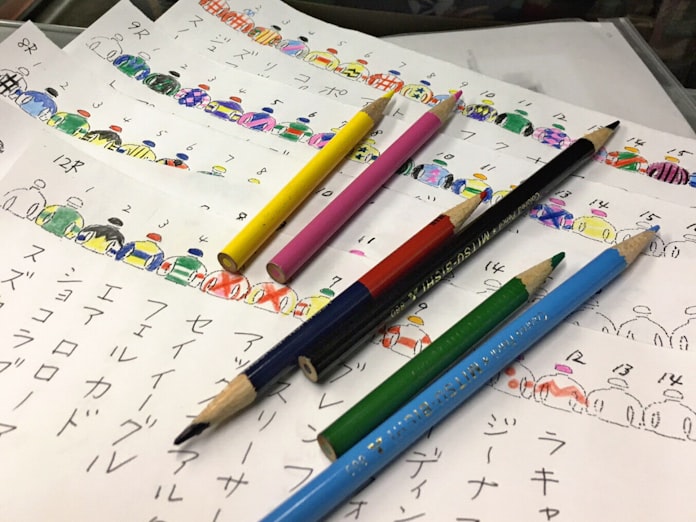 レース前の塗り絵も仕事 馬主が決める騎手の勝負服 日本経済新聞 レース前の塗り絵も仕事 馬主が決める騎手の勝負服 日本経済新聞