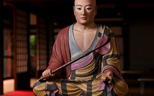 西大寺に奉納される道鏡禅師坐像（奈良市）