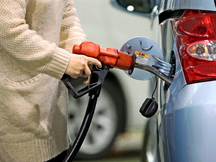 ガソリン価格 3カ月ぶり安値 日本経済新聞 ガソリン価格 3カ月ぶり安値 日本経済新聞