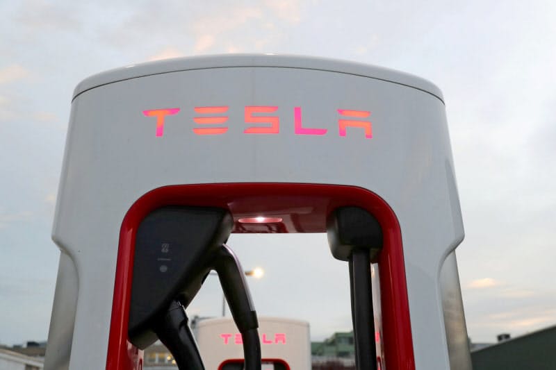テスラはコロナ禍でも5四半期連続の最終黒字を確保した=ロイター テスラはコロナ禍でも5四半期連続の最終黒字を確保した=ロイター