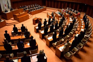 再稼働を求める請願を賛成多数で採択した(22日、宮城県議会)
