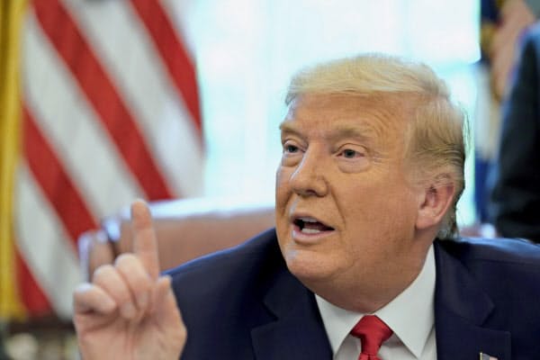 トランプ米大統領はホワイトハウスで国交正常化合意を「すばらしいディールだ」と強調し、仲介役を務めた米政権の成果を訴えた(23日、ワシントン)=AP