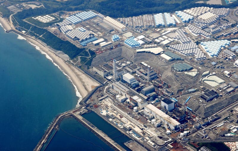 東京電力福島第1原発の敷地内に林立する円筒形の処理水保管タンク(8月) 東京電力福島第1原発の敷地内に林立する円筒形の処理水保管タンク(8月)
