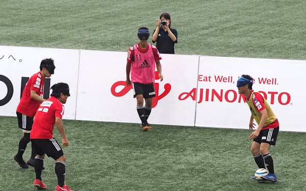 参天製薬はブラインドサッカー日本代表のスポンサーを務めている